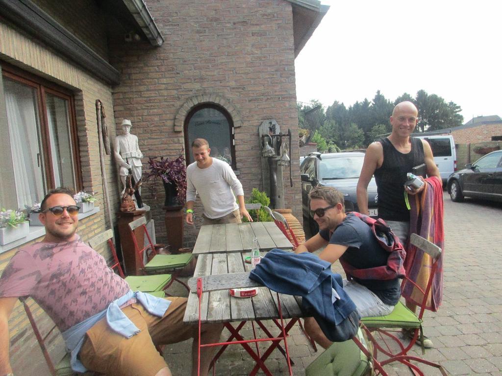 B&B Casa Roman & Vakantiewoning Voor 1 Pers Tot Max 32 Personen Zonhoven Exterior foto