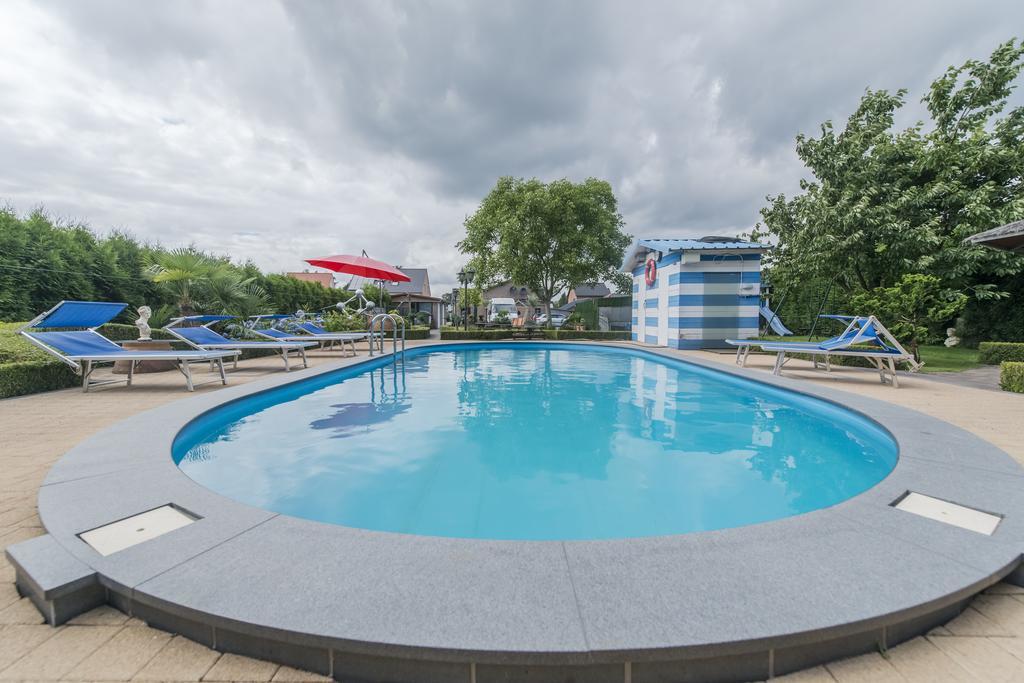 B&B Casa Roman & Vakantiewoning Voor 1 Pers Tot Max 32 Personen Zonhoven Exterior foto